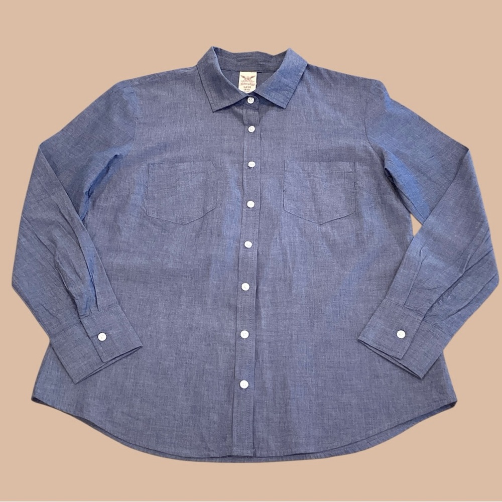 Faded Glory Women’s Chambray Blue Button-Down Shirt, size Small (4/6) 💙
